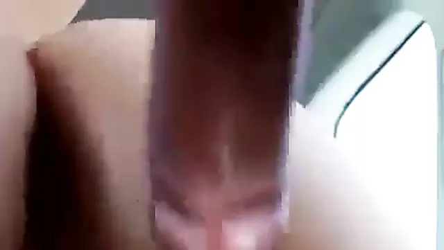 این خوشگل قرقیزستانی خودش رو حسابی حال میاره.